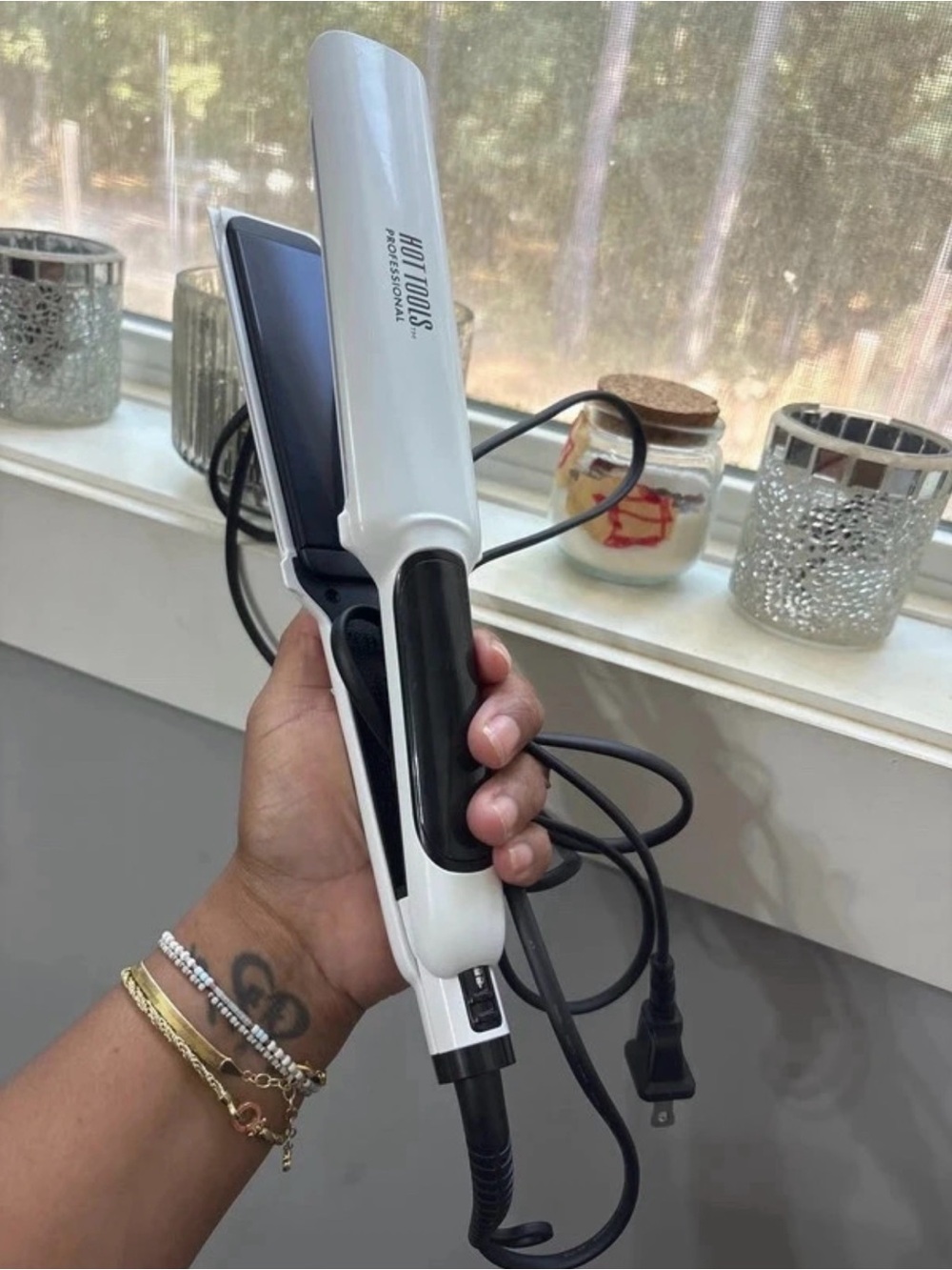 Hot Tools hair straighner